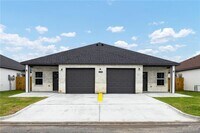 Building Photo - 2228 N Vly Cir