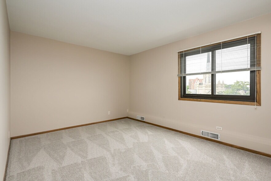 Building Photo - 410 Groveland Ave