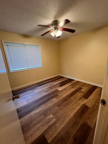 Building Photo - Tiger Inn