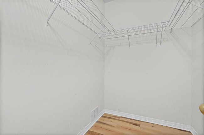 Building Photo - 732 Willow Bridge Dr W