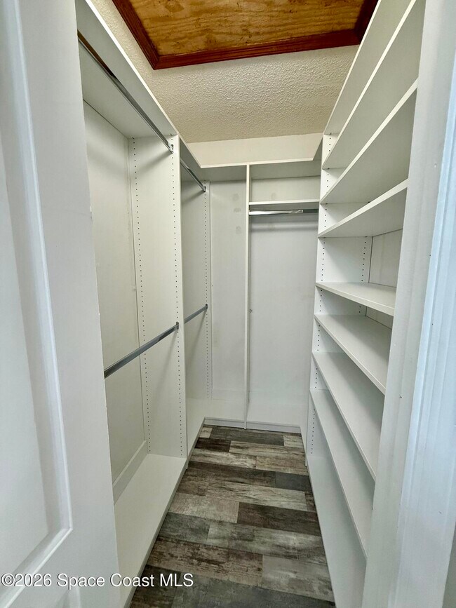 Building Photo - 1600 Woodland Dr