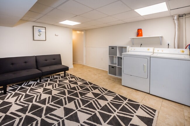 Building Photo - 600 S Linwood Ave