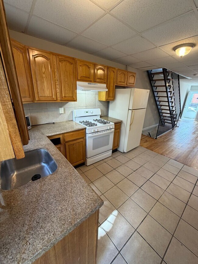 Building Photo - Move-In Ready 3BR/1BA South Philly Rowhome with In-Unit Laundry — 3BR Housing Choice Vouchers Wel...