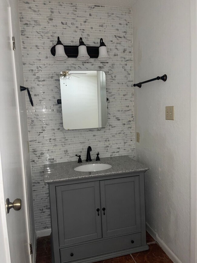 Building Photo - Flour Bluff 3 bedroom 2 bathroom
