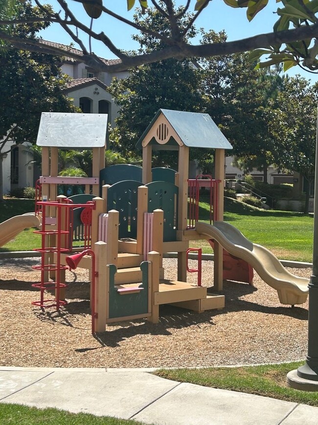 Building Photo - Move in special !!! $1000 off first month rent on approved credit with a 1 year lease.