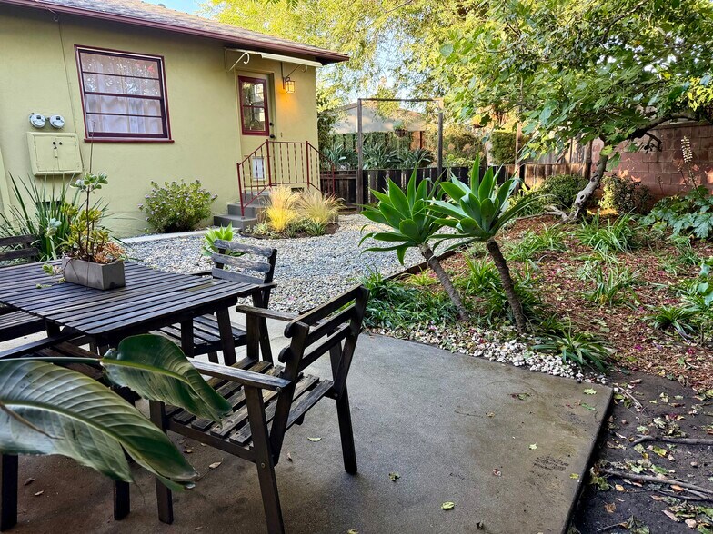 Yard sitting area - 2101 Laverna Ave