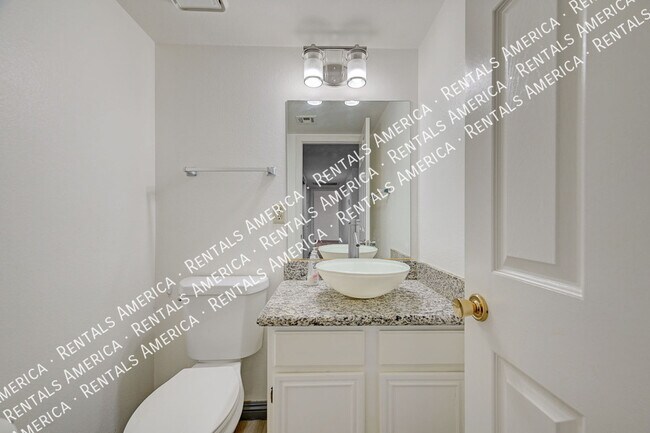 Building Photo - 101 Luna Way