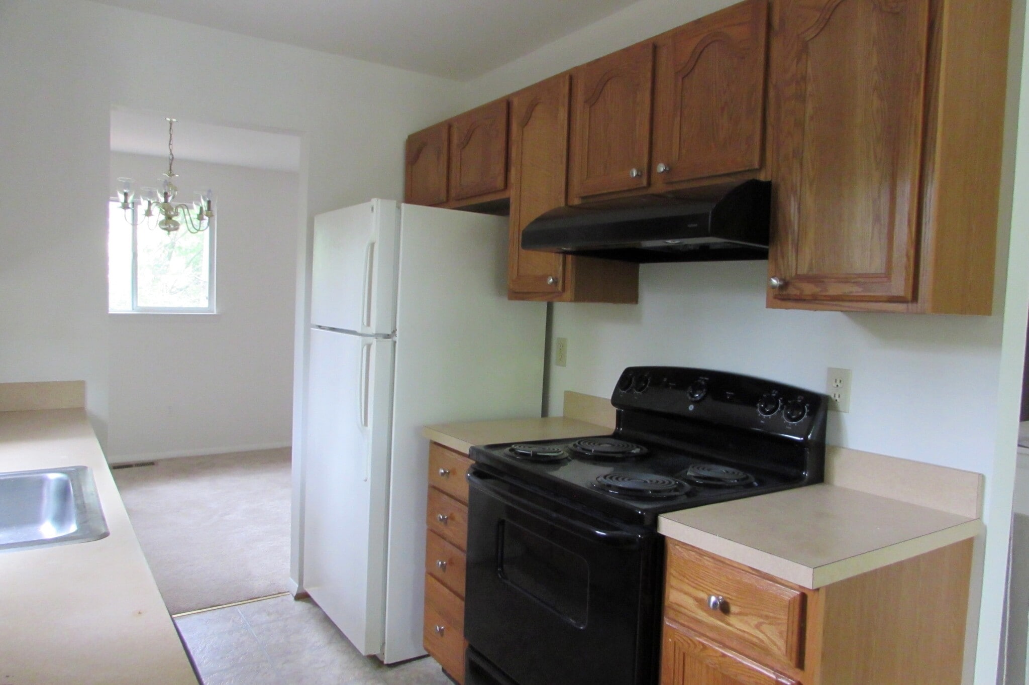 Kitchen and dinette - 5 Templar Ct