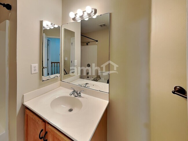 Building Photo - 13324 Damson Dr