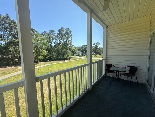 Building Photo - 606 River Oaks Dr