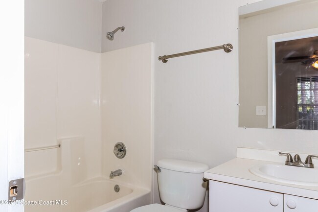 Building Photo - 1545 20th Ave SW