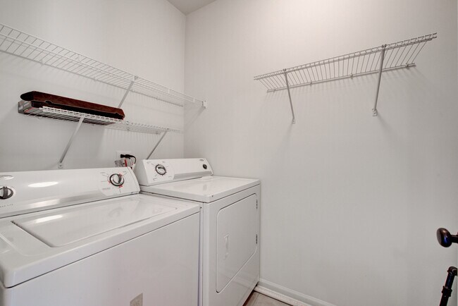 Building Photo - 3414 Cameron Dr