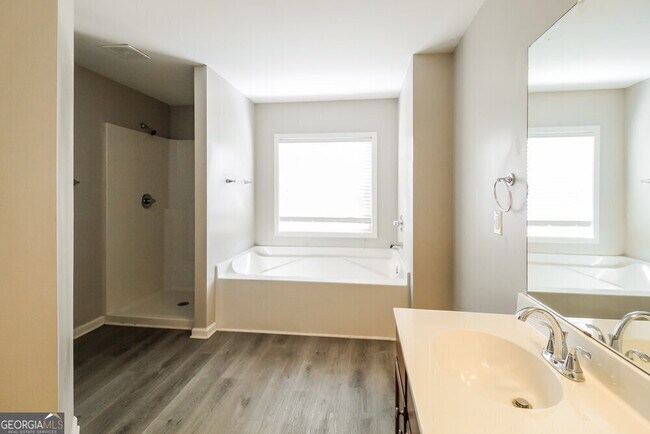 Building Photo - 30 Inverness Ave