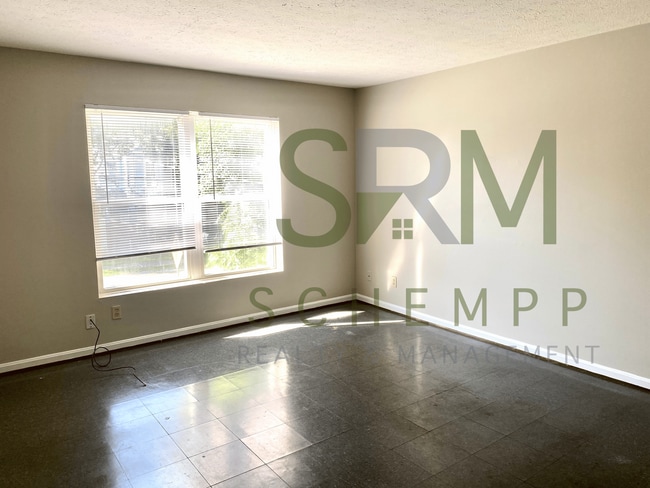 Building Photo - Spacious Second Floor 1BR in Portland