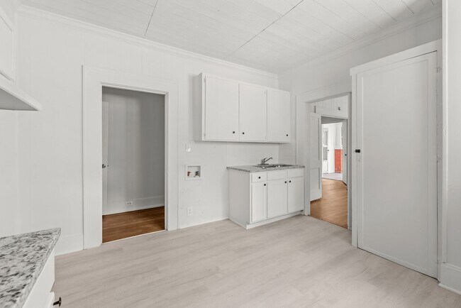 Building Photo - Beautiful Historic 4 Bedroom 2 Bathroom Home