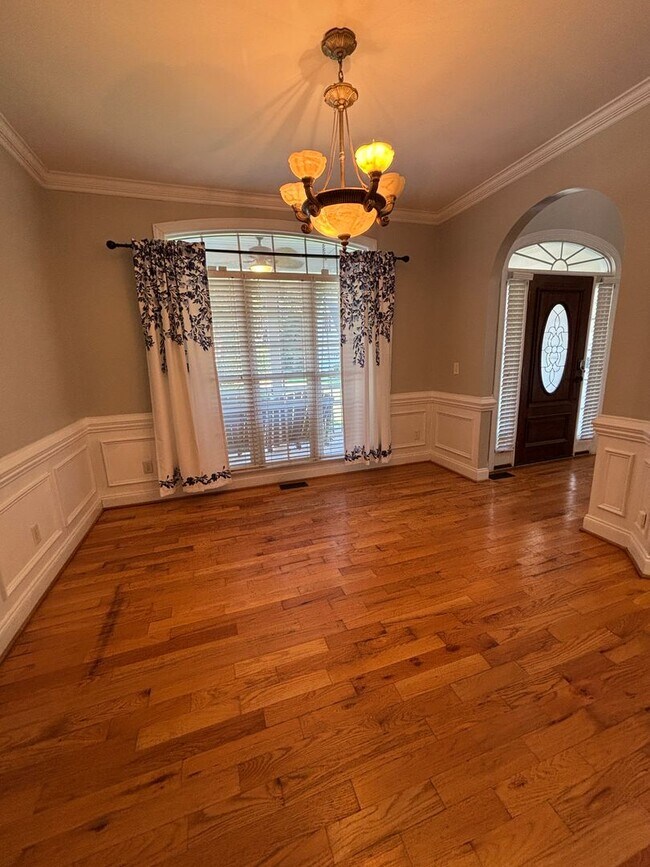 Building Photo - 522 Saint Helene Ct