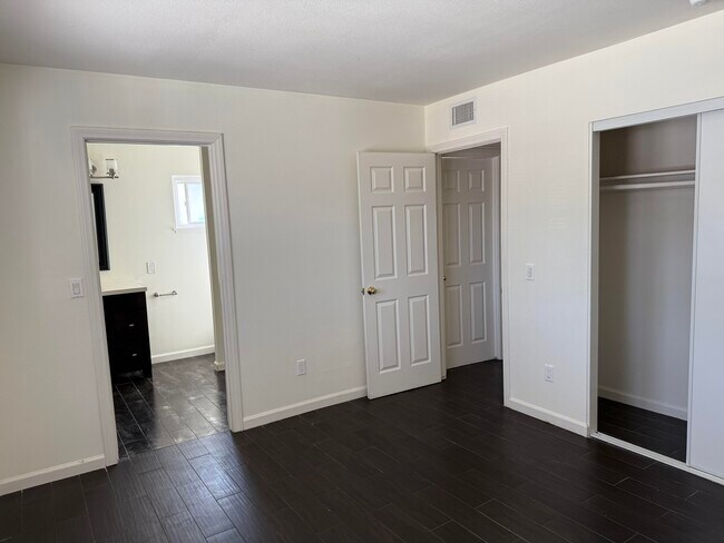 Building Photo - 2727 Recinto Ave