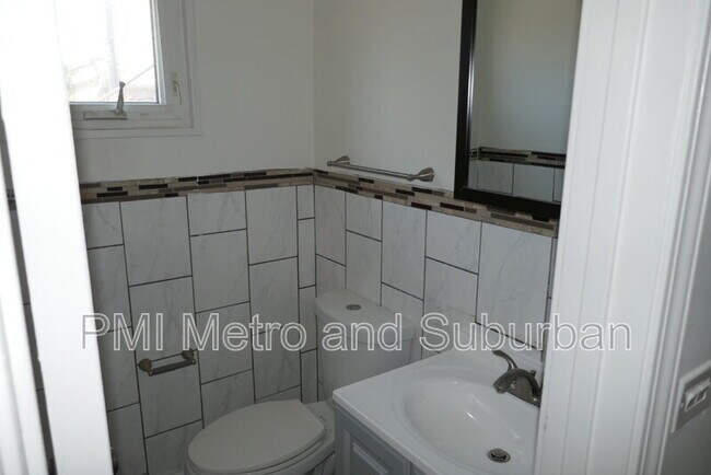 Building Photo - 5 E Judith Ann Dr