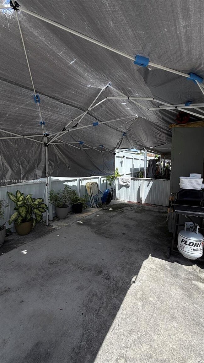 Building Photo - 2027 NW 1st Terrace