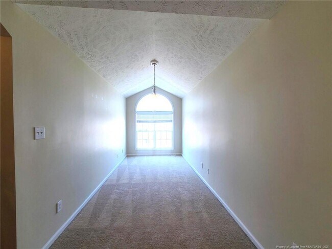 Building Photo - 123 Royal Briar Ct