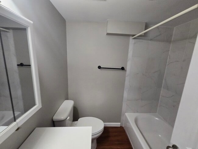 Building Photo - 4094 University Dr