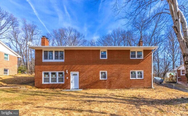 Building Photo - 5810 Rehling St