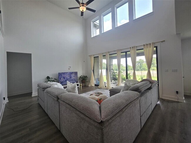 Building Photo - 124 Ribera Dr
