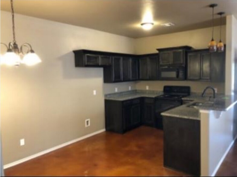 Building Photo - 1824 Post Oak Rd