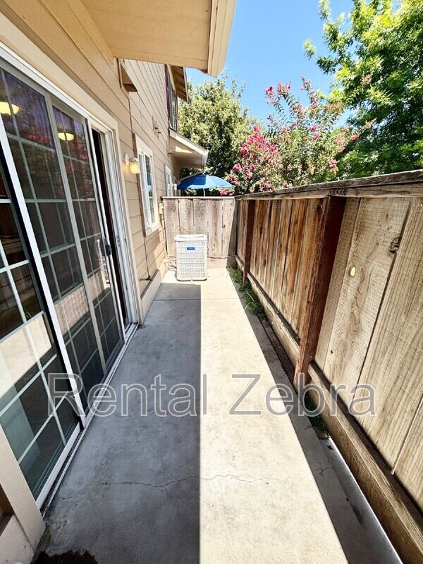 Building Photo - 2935 Willowbrook Dr