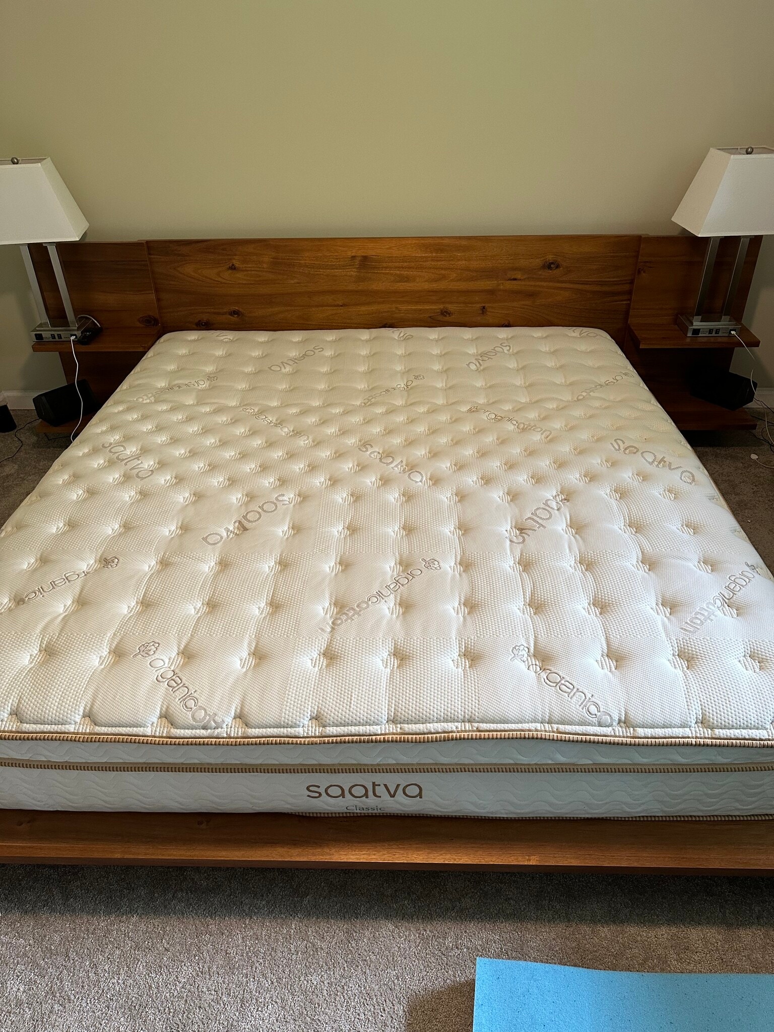 New king size 5 star hotel rated SAATVA bed - 1007 N Peace Haven Rd