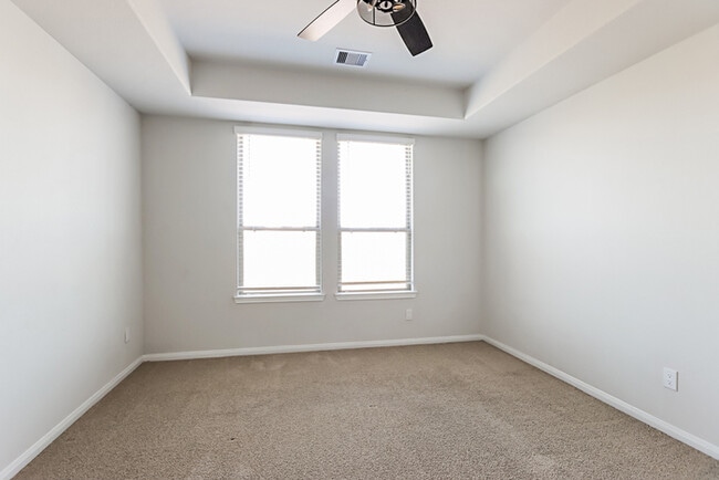 Building Photo - 14661 E Pine Heart Dr