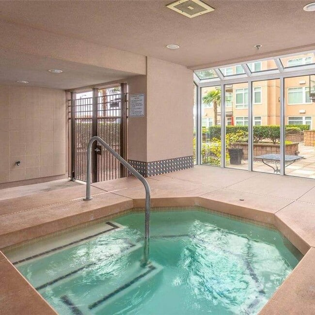 Building Photo - RARE OPENING at Waterfront Landing – Spacious Waterfront 1BR w/ Private Deck, Views & Direct Pike...