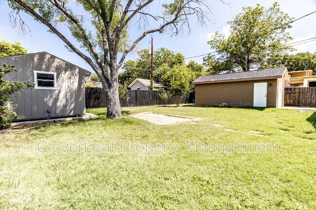 Building Photo - 2423 W Huisache Ave