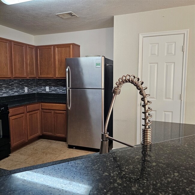 Building Photo - 11727 Madison Oak St