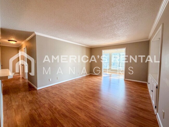 Building Photo - Inverness Area Living: Utilities Included plus Pool Access