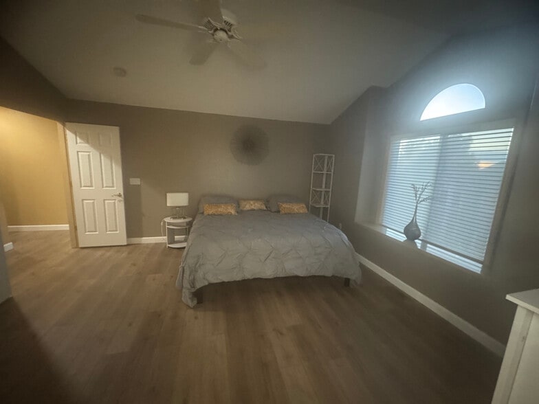 Building Photo - 5345 S Flanders Way