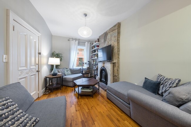 Building Photo - 251.5 York St