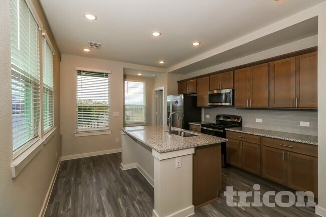 Building Photo - 605 Raglands Rd