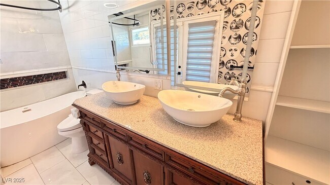 Building Photo - 1819 S Beverly Way