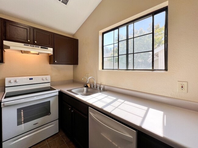 Building Photo - Two Bedroom Napa Condo