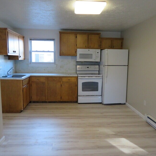 Building Photo - 152 Surrey Dr