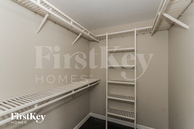 Building Photo - 1411 Banbury Loop N