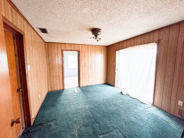 Building Photo - 1302 E Collin St