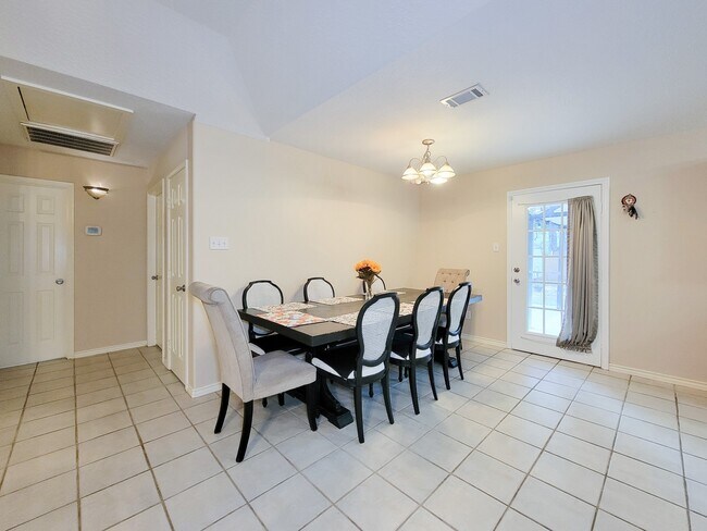 Building Photo - 1000 Shell Ave