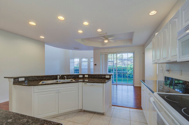 Building Photo - 1800 Bayshore Way