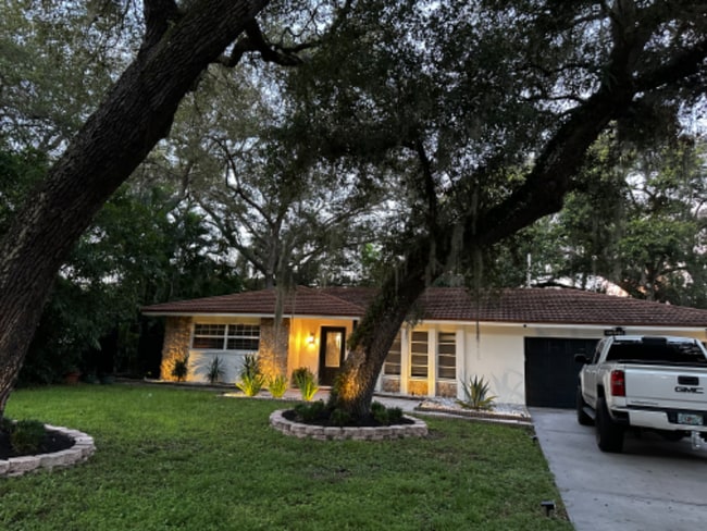 Building Photo - 1621 Sunkist Way