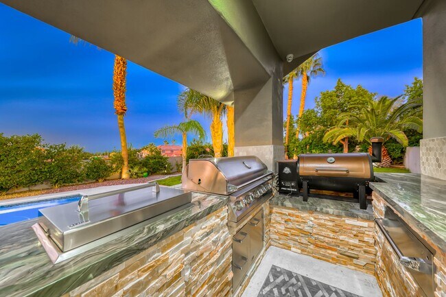 Building Photo - Stunning Green Valley, Guard Gated Community, Pool Home!