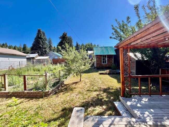 Building Photo - Charming Ronald Cabin Available through Ma...