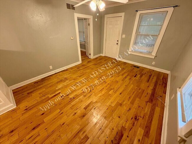 Building Photo - Beautiful Waldo Home-Available NOW!!