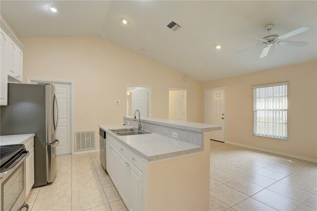 Building Photo - 11187 Airport Dr